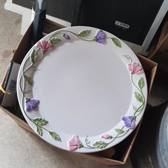 Vintage floral cake serving plates 3 piece set - Picture 6 of 13